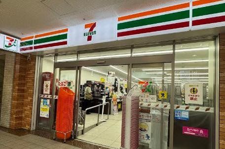 コンビニ　セブンイレブン横浜ランドマークプラザ店（コンビニ）まで880m