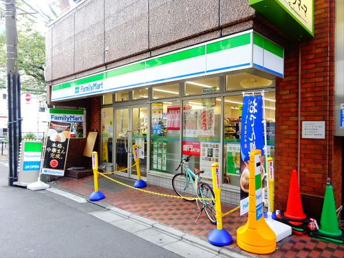 コンビニ　ファミリーマート都立大学駅西店（コンビニ）まで299m