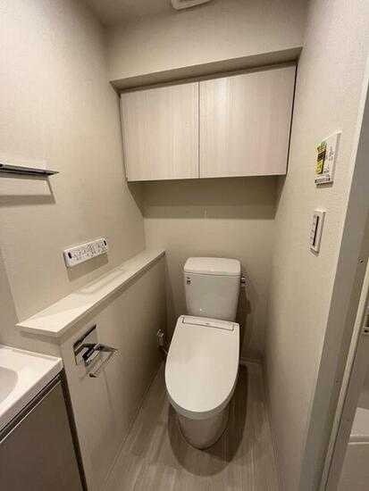 トイレ　同タイプの参考写真です