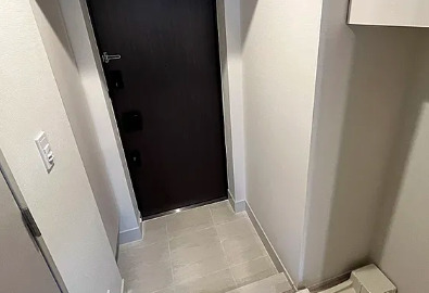 玄関　※別部屋の参考写真です。
