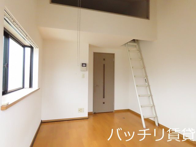 居室・リビング　同型タイプの為、現状を優先致します。