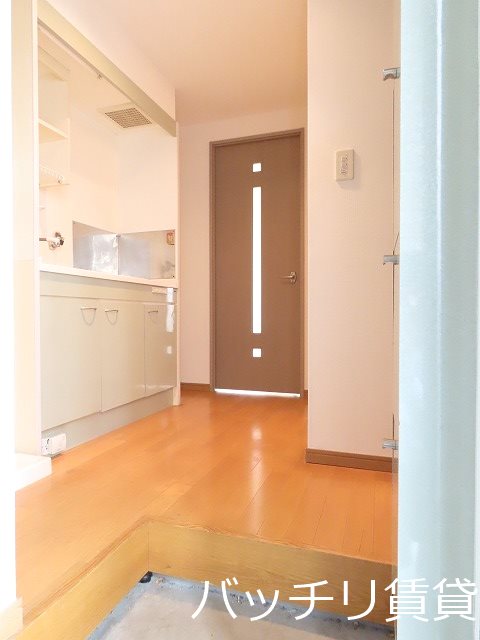 玄関　同型タイプの為、現状を優先致します。
