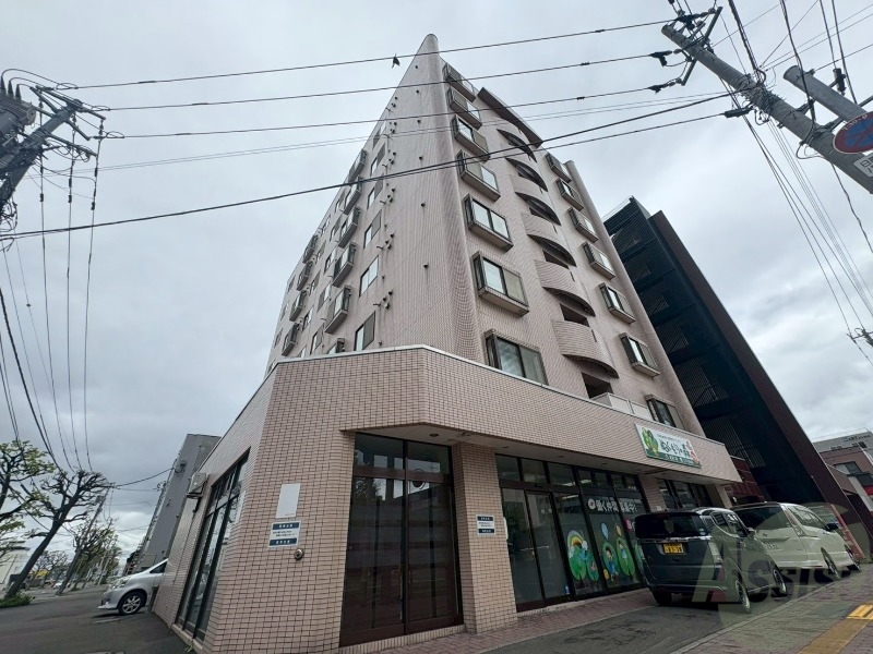 建物外観　札幌市中央区北２条「ＬＥＥ苗穂駅前ビル」