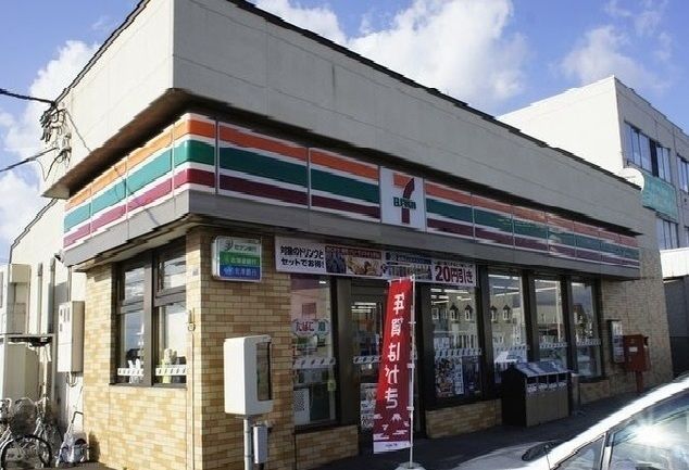 コンビニ　セブンイレブン（コンビニ）まで650m