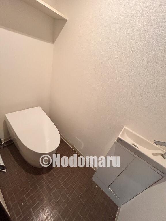 トイレ　※写真は同タイプの別部屋となります
