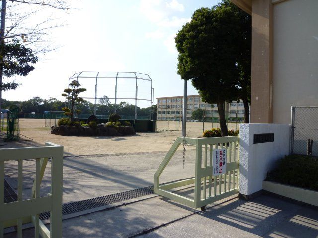 中学校　桜丘中学校（中学校）まで0m