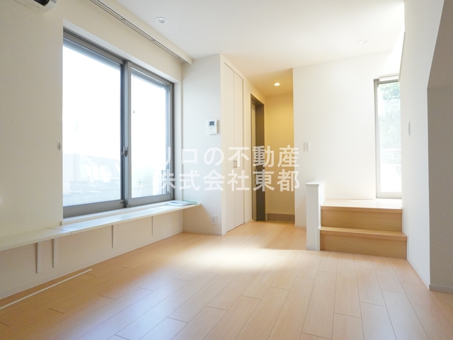 居室・リビング　南向きで日当たり良好なお部屋！暖かな日差しが入ります♪