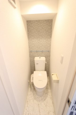 トイレ　同アパートの同タイプ参考写真です。