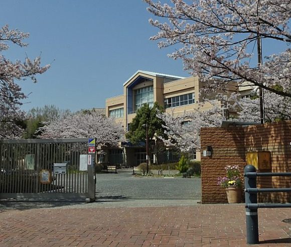 中学校　八王子市立松木中学校（中学校）まで1041m