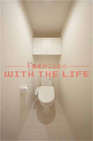 トイレ　落ち着いた色調のトイレです