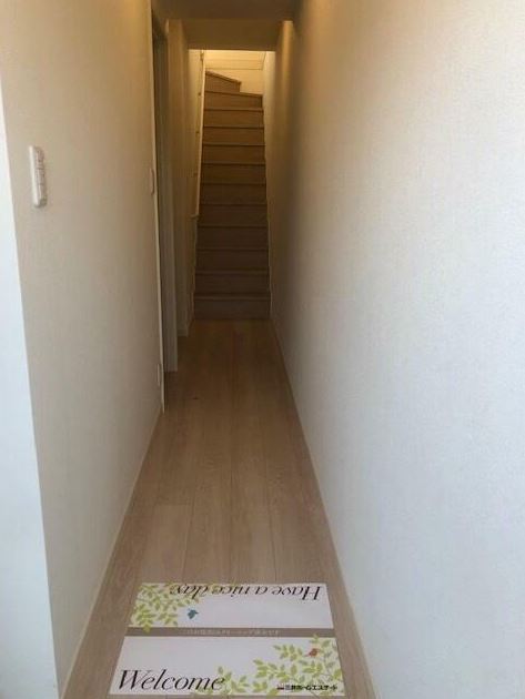 玄関　※別号室・反転タイプの参考写真です