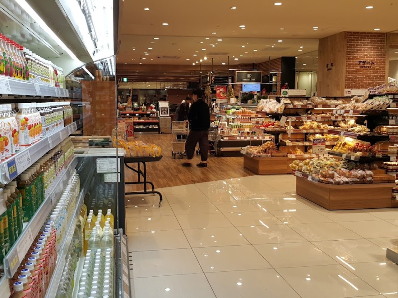 スーパー　ヨークフーズ with ザ・ガーデン自由が丘 新宿富久店（スーパー）まで100m