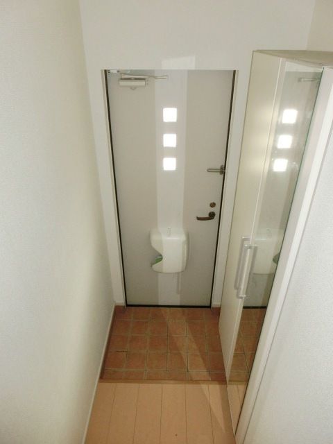 玄関　玄関は1階です。