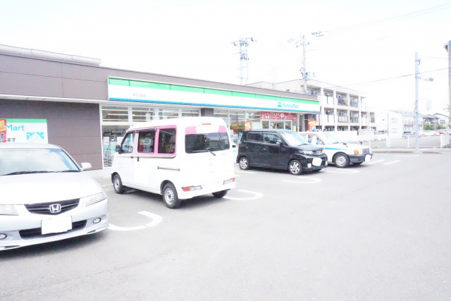コンビニ　ファミリーマート泉七北田店（コンビニ）まで500m