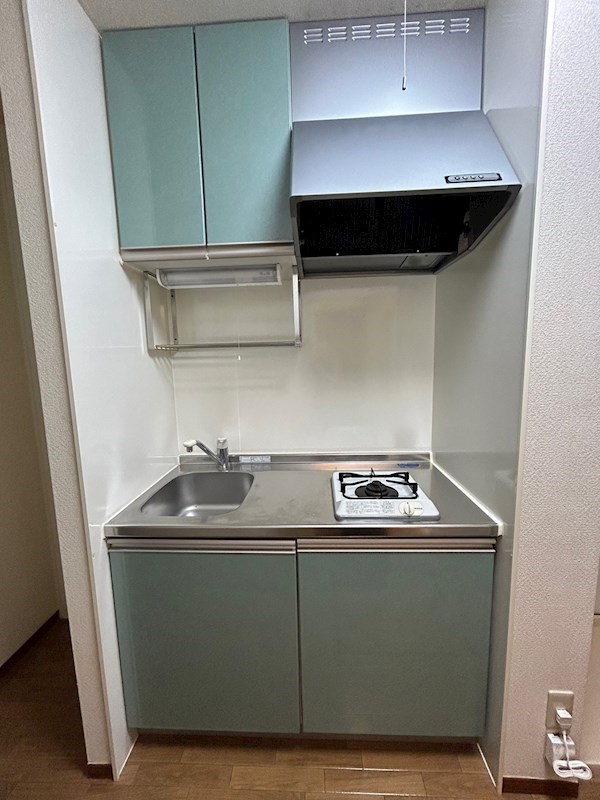 キッチン　別部屋参考写真となります。