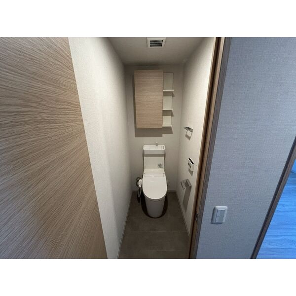 トイレ　トイレもウォシュレット付☆収納もあります☆