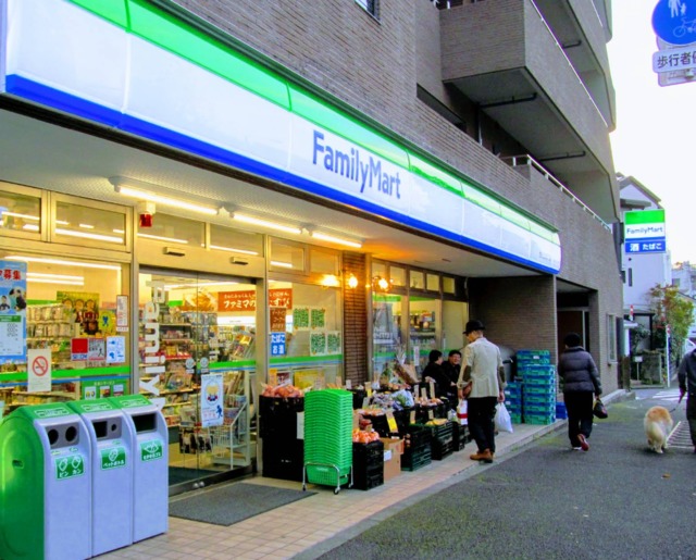 コンビニ　ファミリーマート世田谷北沢四丁目店（コンビニ）まで331m
