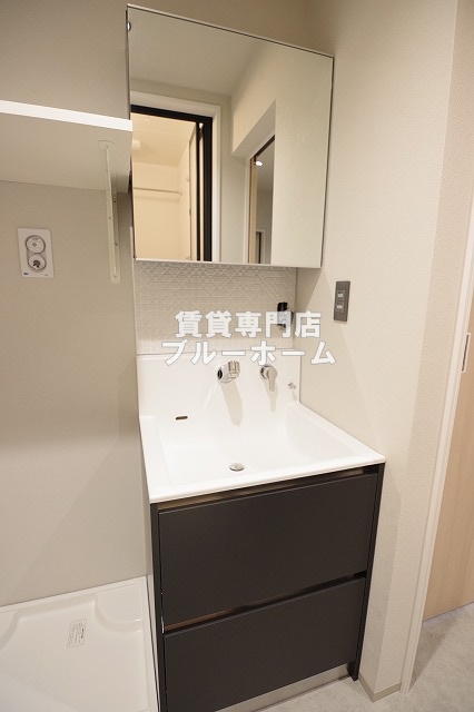 洗面設備　オシャレな洗面台です！お掃除がしやすいタイプです♪