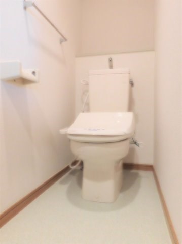トイレ　写真は同型タイプ