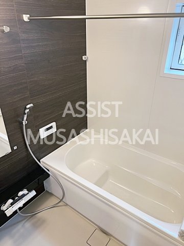 バス・シャワールーム　写真：設備同仕様の反転タイプ別号室です