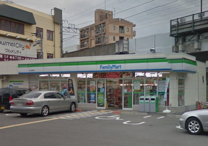 コンビニ　ファミリーマート（コンビニ）まで200m