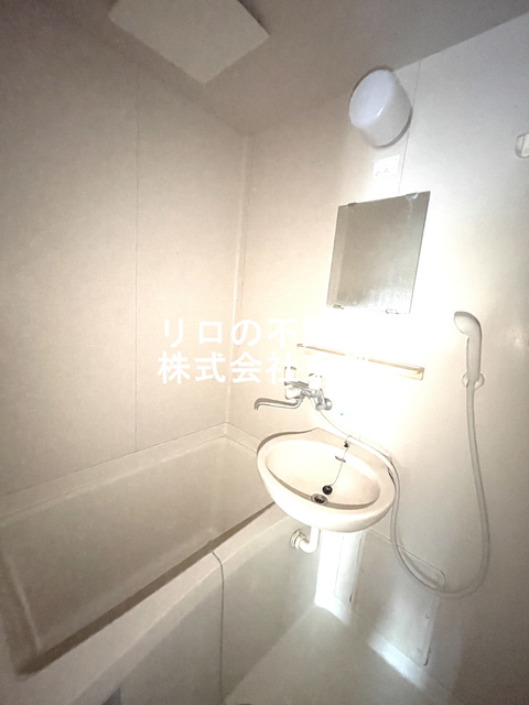その他共有部分　雨の日でも安心して止められる屋根付の駐輪場です☆
