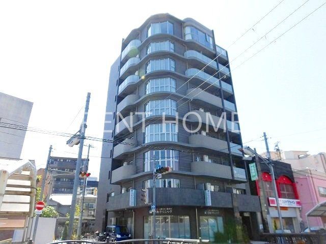 建物外観　鉄筋コンクリート造９階建て