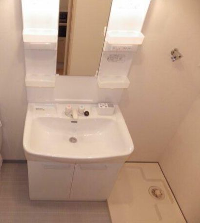 洗面設備　※別部屋の参考写真です。