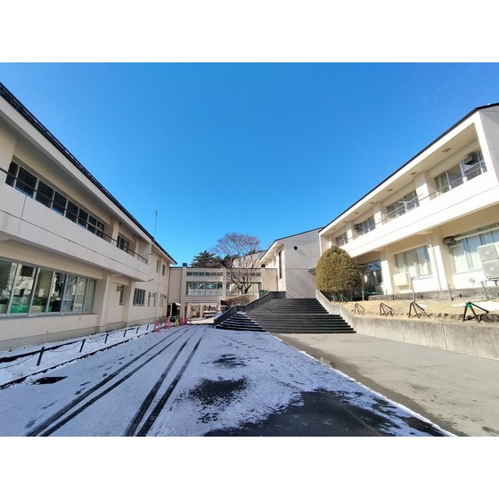 小学校　軽井沢町立軽井沢中部小学校（小学校）まで1674m