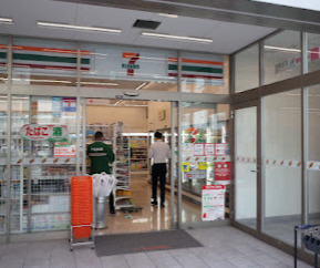 コンビニ　セブンイレブン 芝フロントビル店（コンビニ）まで685m