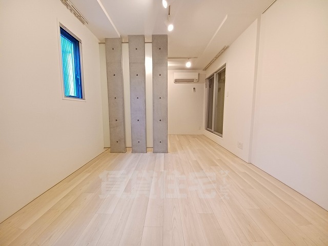 居室・リビング　同建物　別部屋