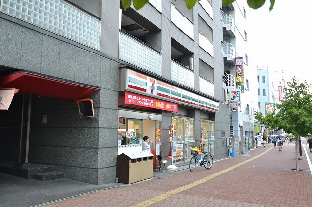 コンビニ　セブンイレブン（コンビニ）まで350m
