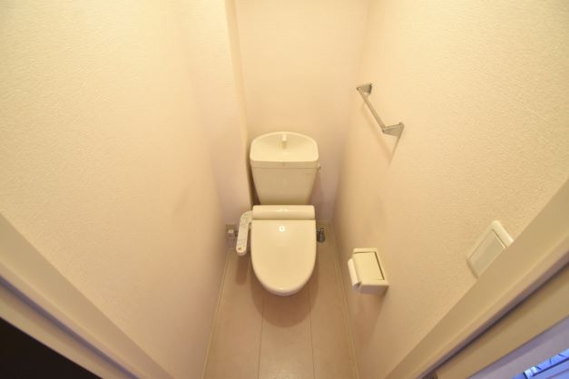 ＪＲ高崎線 熊谷駅 徒歩15分 2階建 築15年のトイレ写真