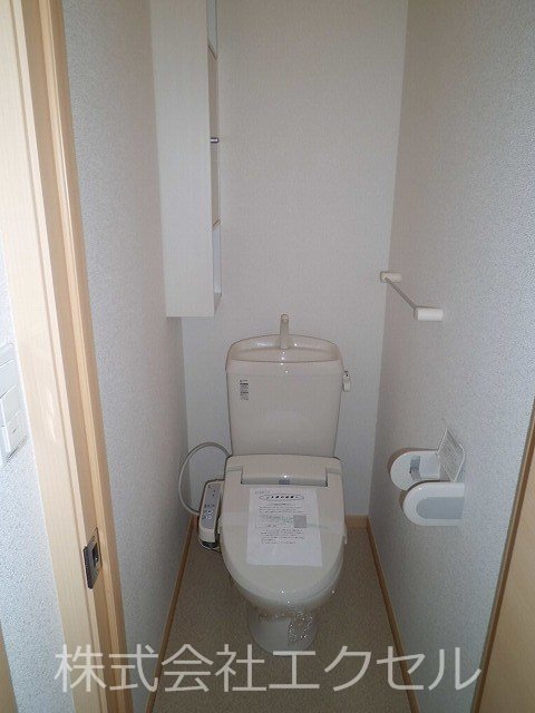 トイレ　ウォシュレット完備です。
