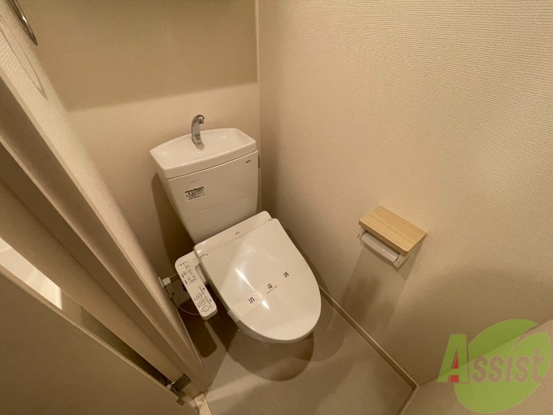 トイレ　トイレはこちらのウォシュレット付きになりますね。