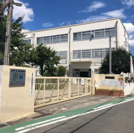 小学校　川西小学校（小学校）まで370m
