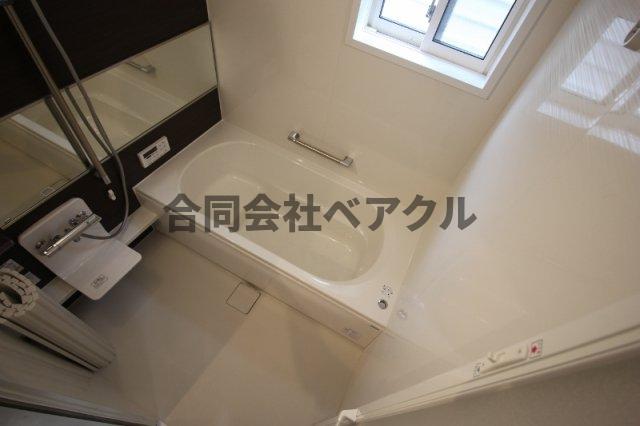 バス・シャワールーム　コンパクトで使いやすいお風呂です