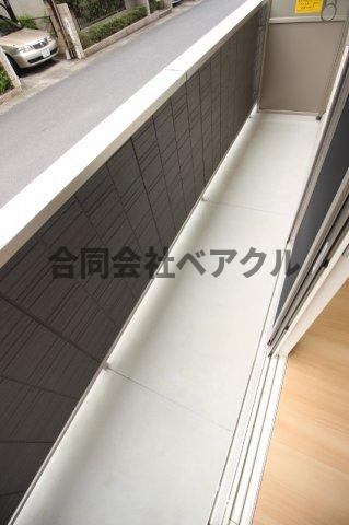 バルコニー　暖かな日差しのふりそそぐバルコニー