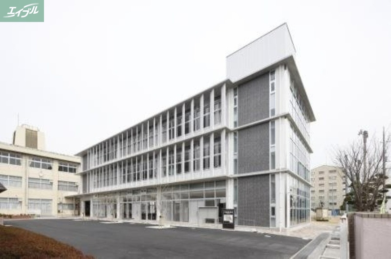 小学校　岡山市立西小学校（小学校）まで376m
