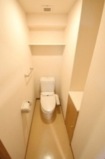 トイレ　別部屋の画像を使用しております。