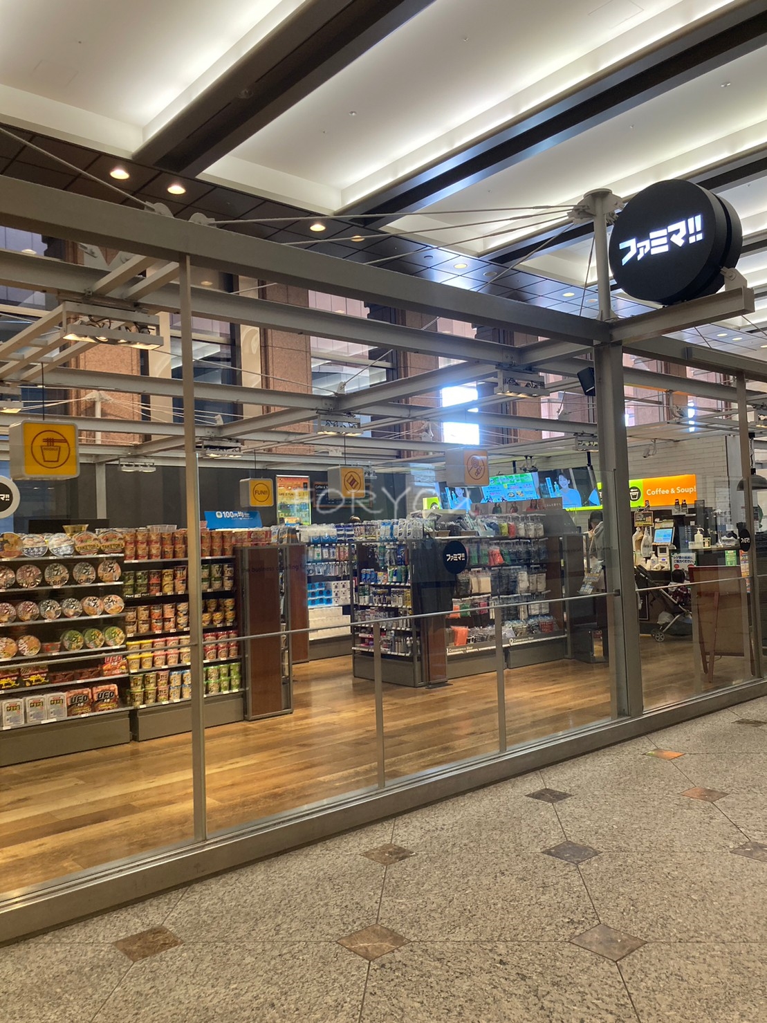 コンビニ　ファミリーマート恵比寿ガーデンプレイス店（コンビニ）まで375m