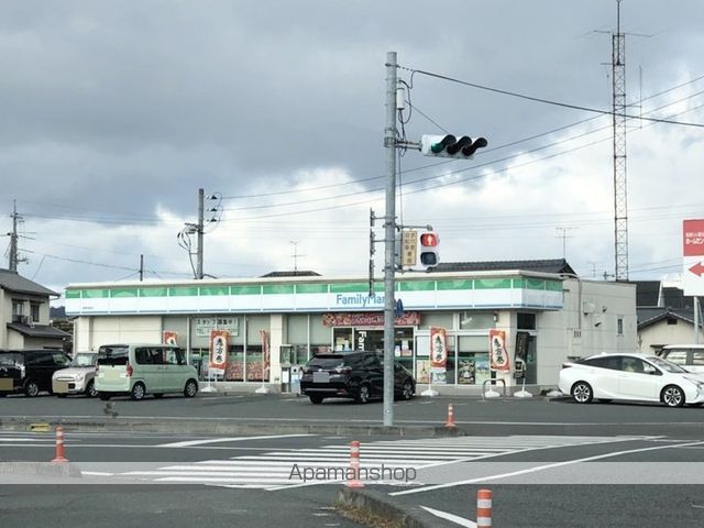 コンビニ　ファミリーマート（コンビニ）まで1125m