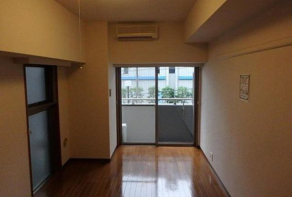 居室・リビング　※別部屋の参考写真です。