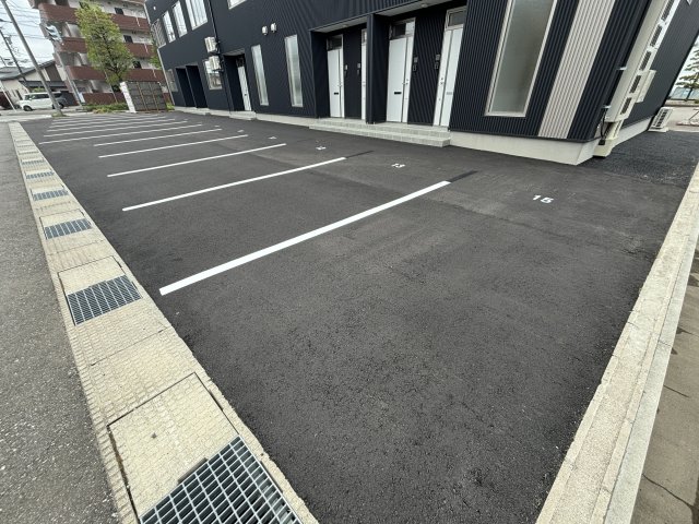駐車場　駐車場に車を止められます