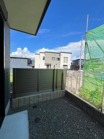 バルコニー　同物件、別号室の写真です。