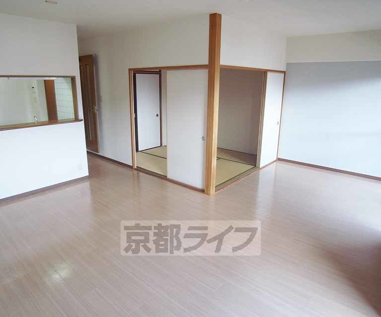 グランビュー葛野の居間写真