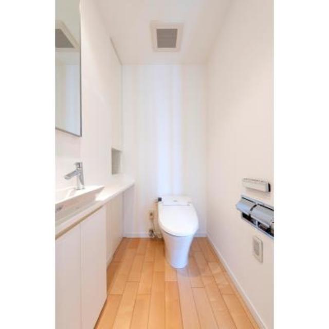 トイレ　※写真は同タイプ住戸です。