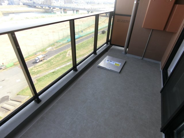 バルコニー　他のお部屋の参考写真となります。