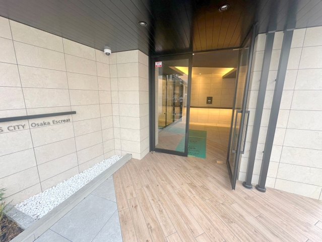 エントランス　オシャレなエントランスは安心のオートロック付きです。