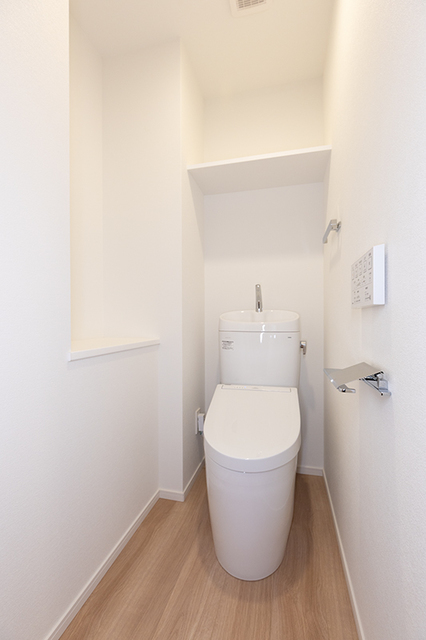 トイレ　※写真は同タイプ住戸です。